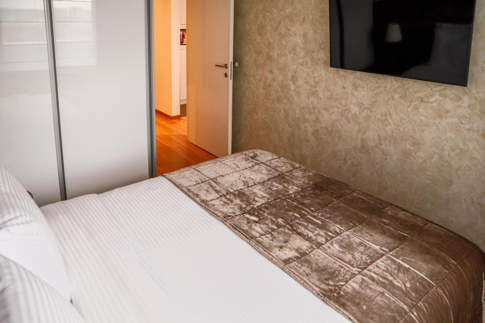 Dali Apartments Pupin Palace Novi Sad Dış mekan fotoğraf